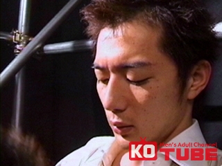 男前ノンケリーマンが男と絡む！バックから激しい腰使いでガン掘りされる!!
